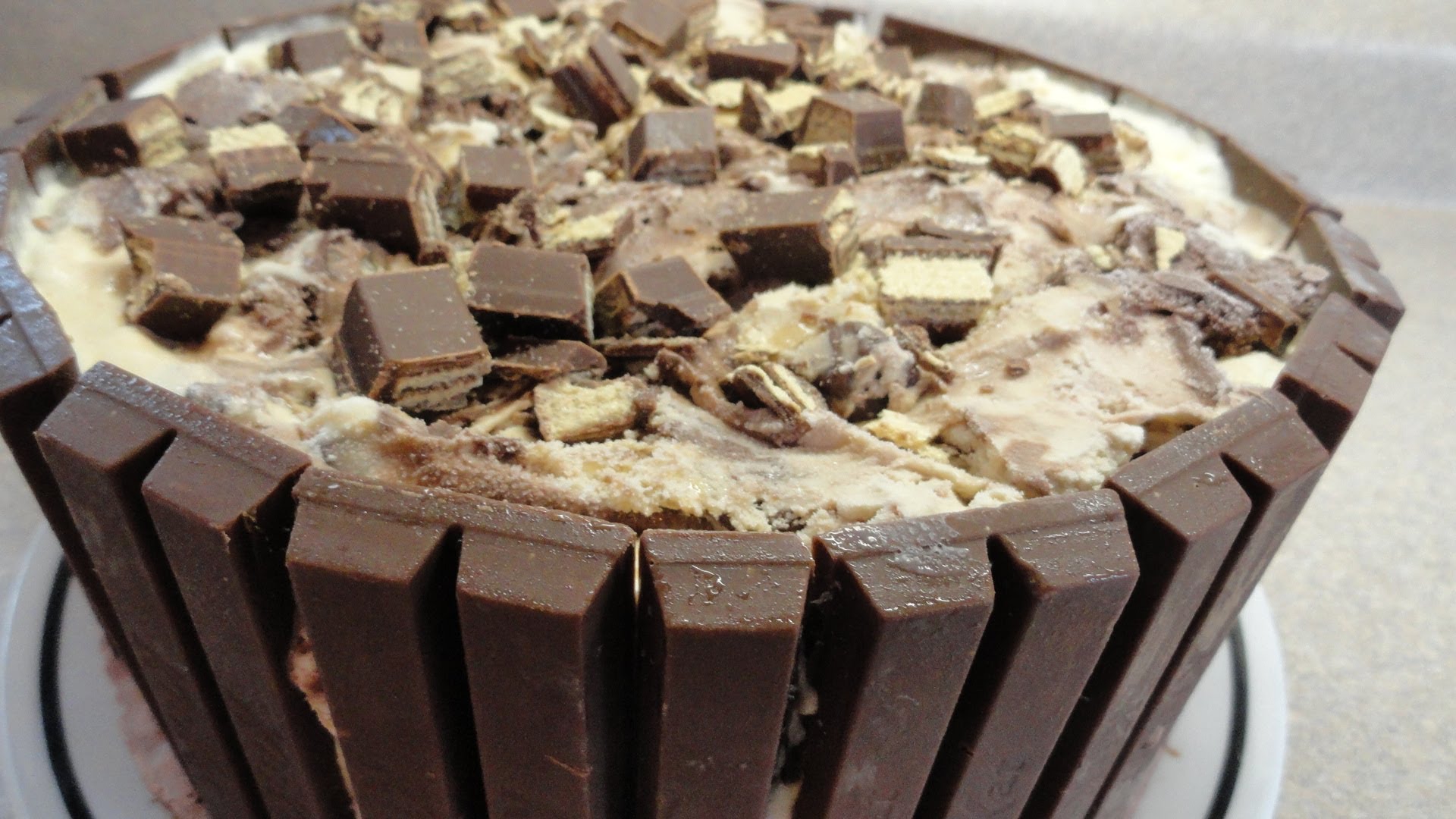 Love This Kit Kat Candy Bar Ice Cream Cake Recipe