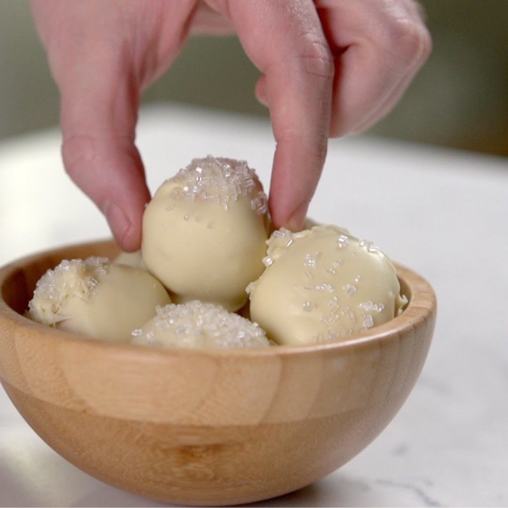 How To Make These Amazing Peanut Butter Snowballs - Afternoon Baking ...