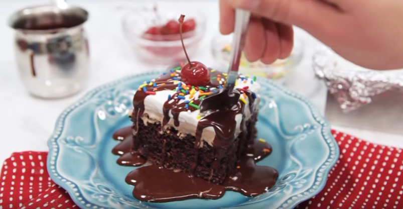 How To Make This Super Chocolate Sundae Cake Bar